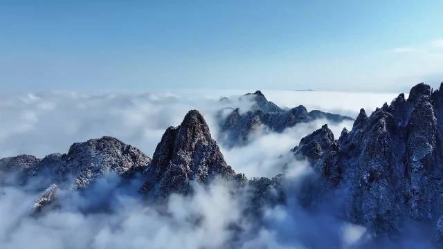 黄山风景区春日千山静美，展现天地独赠宁静
