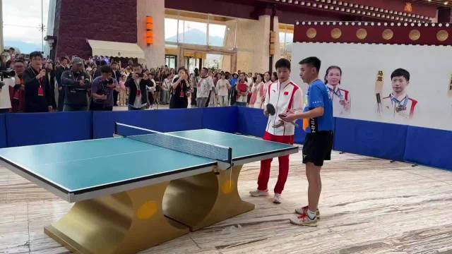 追光者与乒坛神话马龙多次同框