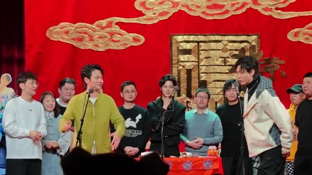 德云社演员合唱《我们能不能不分手》，孟鹤堂周九良秦霄贤何九华展现唱功