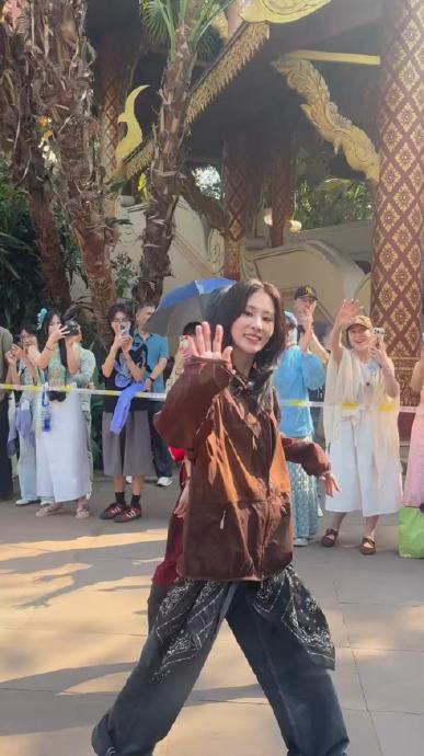 张碧晨化身傣族公主惊艳全网！刚柔并济刀舞引爆非遗文化热议