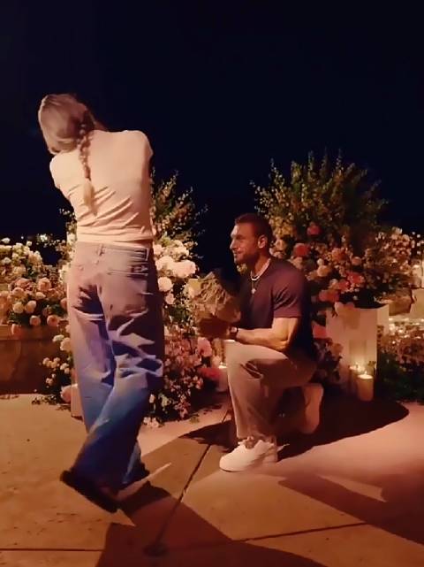 萨巴伦卡晒钻戒男友系38岁巴西富商，曾战胜癌症身家超2亿