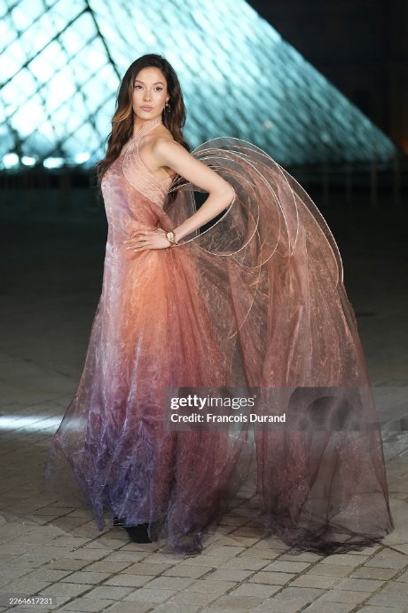 谷爱凌为何会受邀参加卢浮宫的慈善晚宴？这场晚宴有何特别之处？