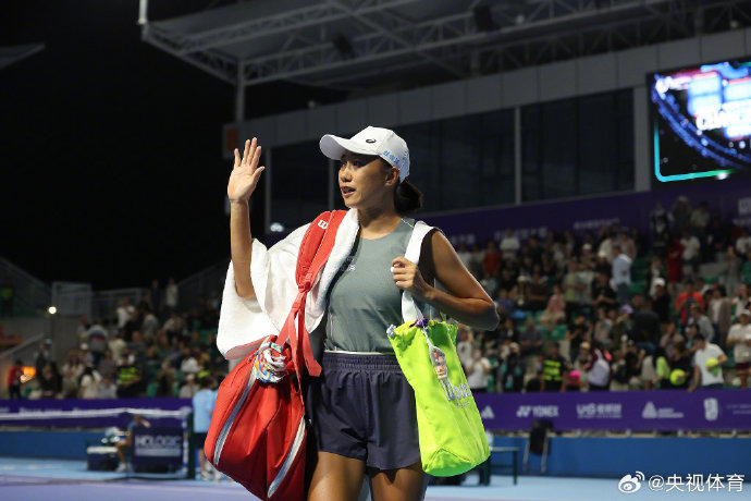 球迷和媒体对张帅这次失利以及她坚持比赛的精神是如何评价的？