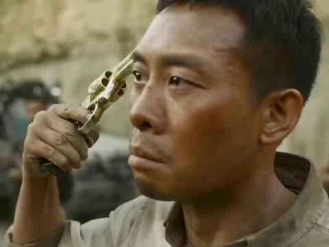 男人在国外遇上战乱，关键时刻大声呼喊是中国人，逃过一劫