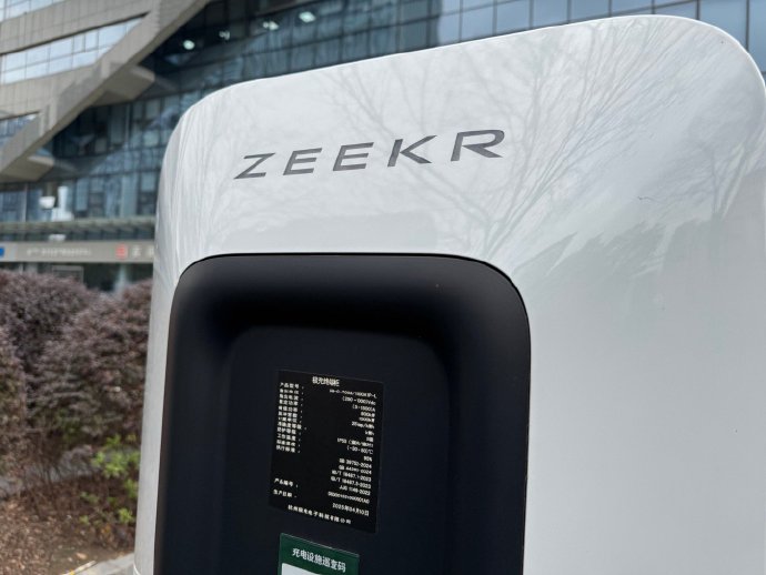 极氪001实测极充兆瓦桩功率达1265.8kW，800V超快充桩覆盖215城