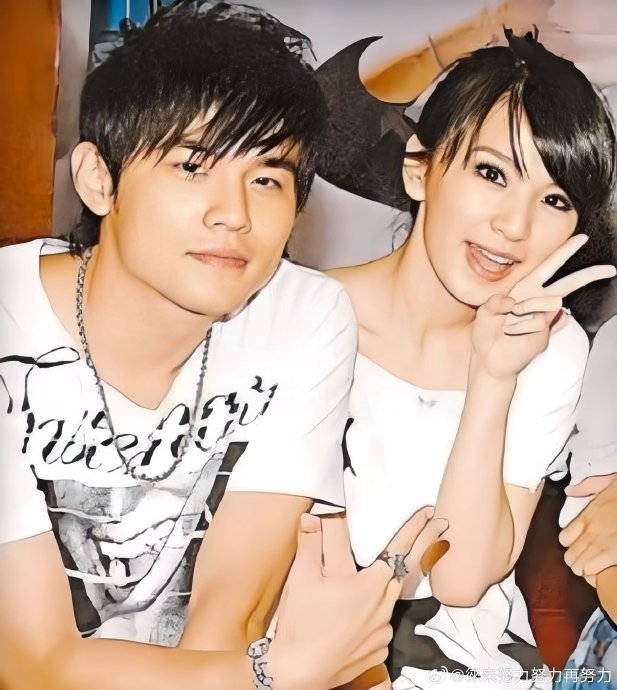 周杰伦与田馥甄2006年合作《退后》MV引发的青春怀旧情绪为何如此强烈？