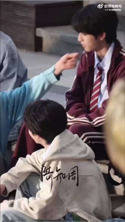 陈奕恒刮张桂源鼻子引欢笑