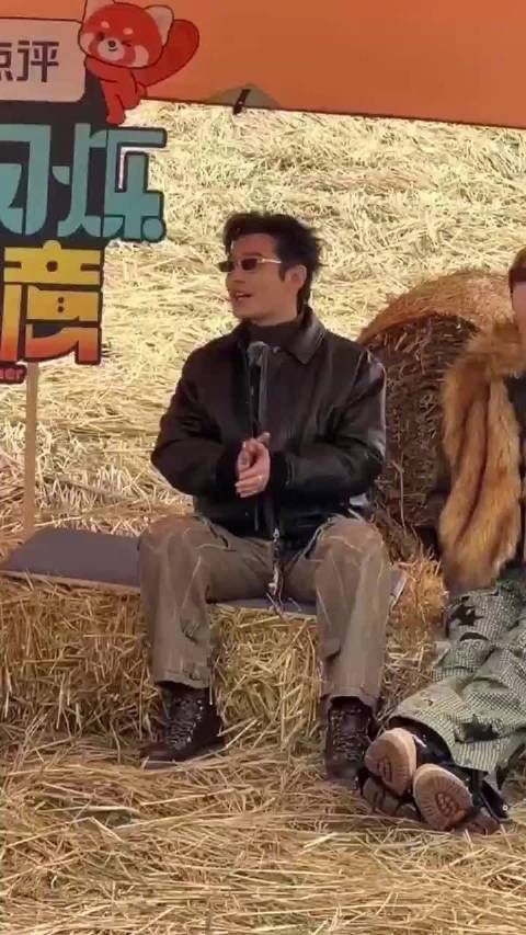 黄晓明称张艺凡是二次元启蒙老师，揭秘303数字含义