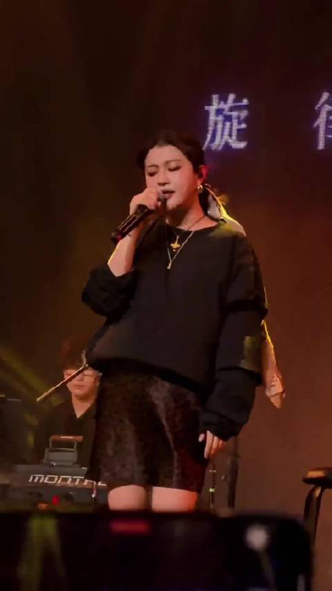 李嘉格官宣小11岁男友董义枫，生日仅差一天