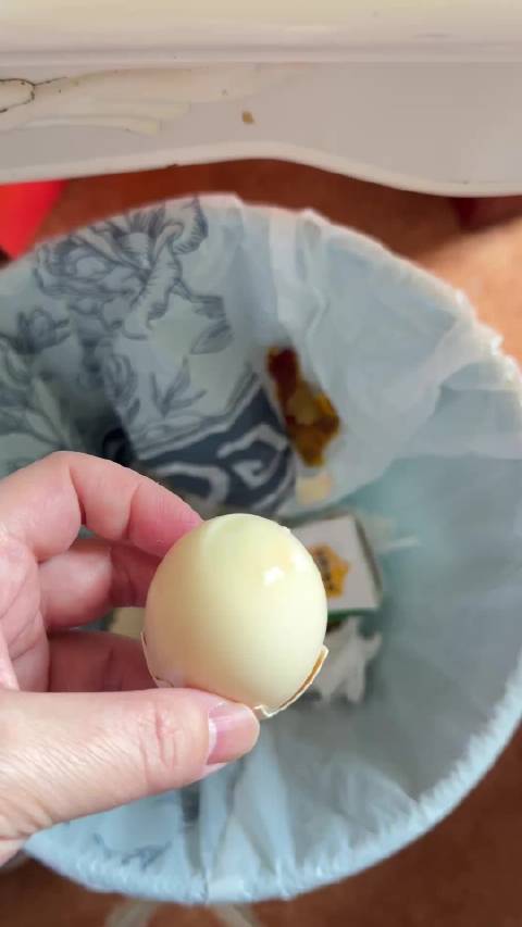 盯着伤员的鸡蛋，你好意思么？