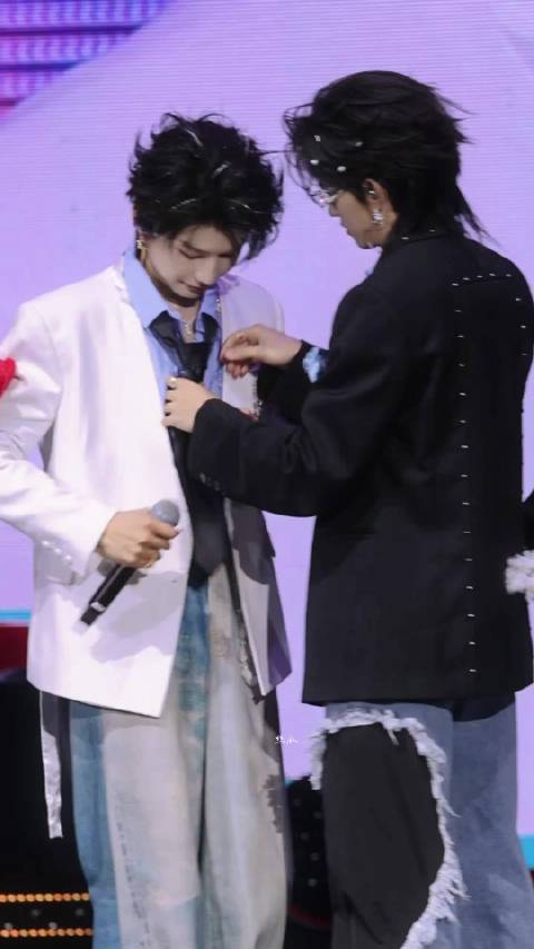 云熠星河 以云为帆以熠为光，云熠携手奔赴山海，前路漫漫皆有繁花 @云旗Yunqi