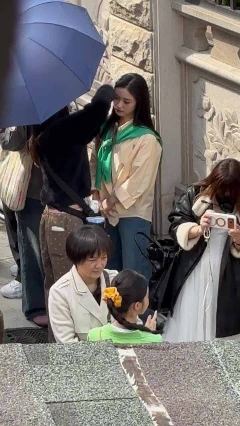 网友厦门偶遇沈月拍摄好元气的月月