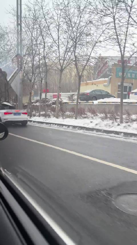 看有个敞篷给你显摆的