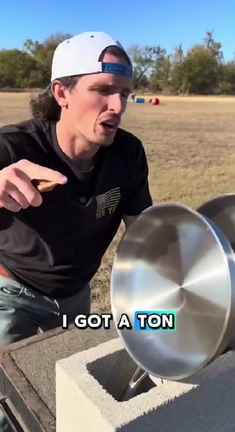 9mm子弹仅击穿一层不锈钢锅，特斯拉Cybertruck可抵御