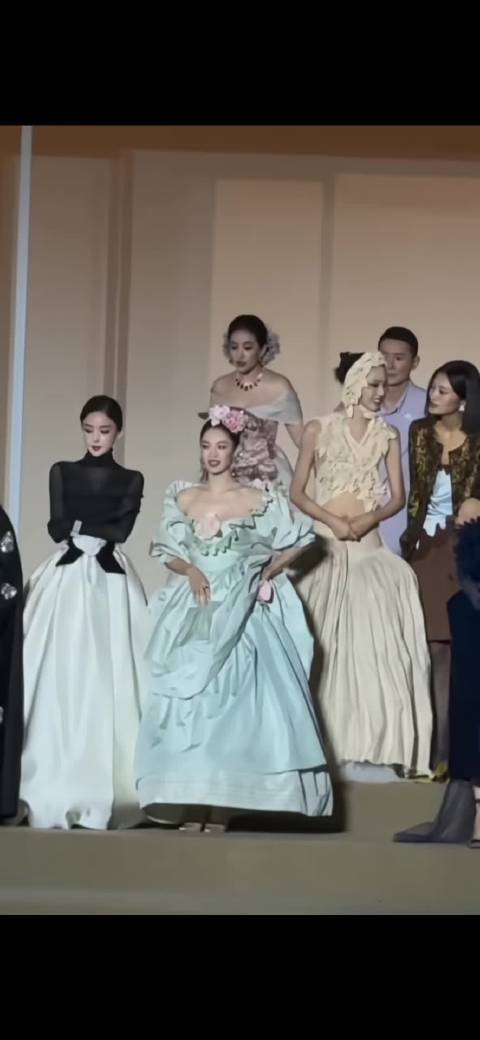 娜扎展现人美心善品质