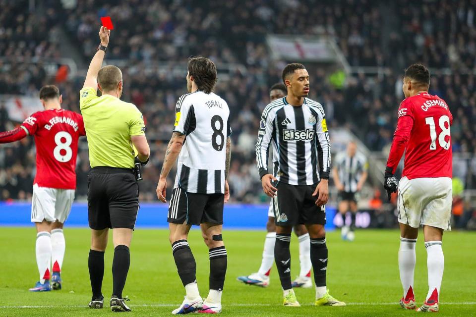 曼联和利物浦双双落败,就为了等待切尔西和“排挤”维拉?丨记者观察