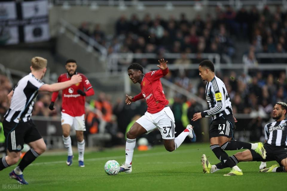 随着曼联1-2,曼城2-2,阿森纳1-0,切尔西4-1,英超最新积分榜出炉