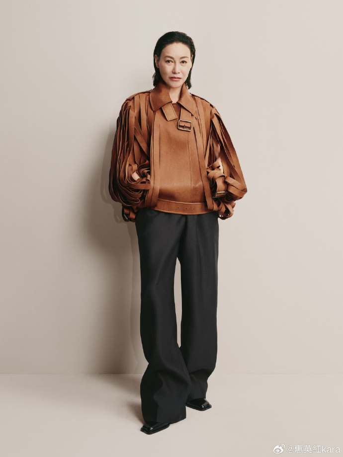 演员惠英红拿下奢侈品牌LOEWE代言,本人回应:65岁拿下高奢代言,争气这两个字我已经说了多遍