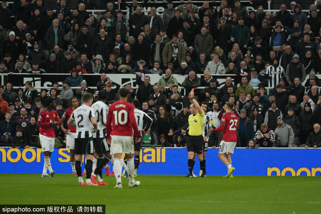 卡里克首败！英超-胖虎破门 曼联1-2遭十人纽卡绝杀