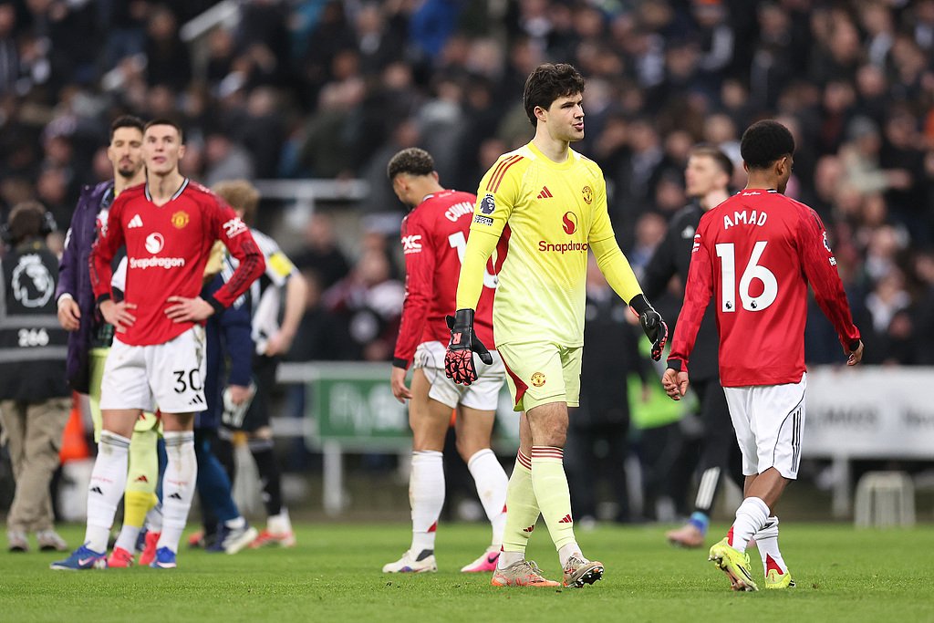 曼联还是学不会以多打少，卡里克遭遇执教曼联的首败。