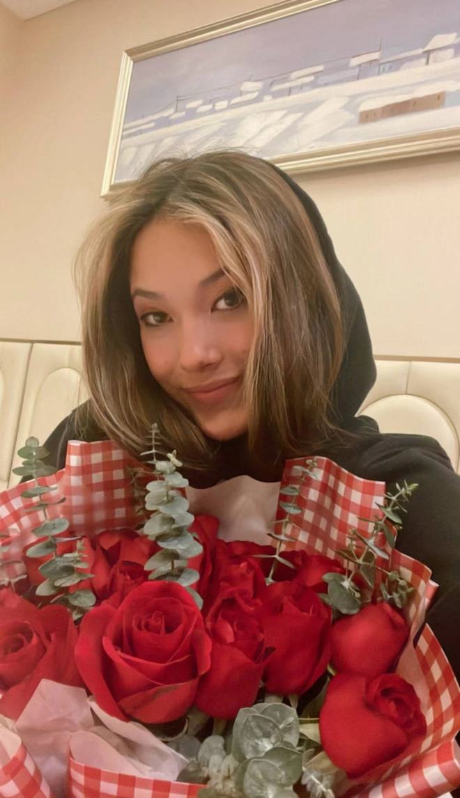 谷爱凌和张艺兴连线直播，约定合作拍MV，张艺兴称谷爱凌老师