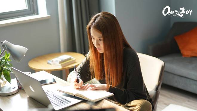 小兰花娱乐演员张慧雯《欢乐颂5》热播　何悯鸿频上热搜热度持高江疏影张佳宁实力派演员_订阅