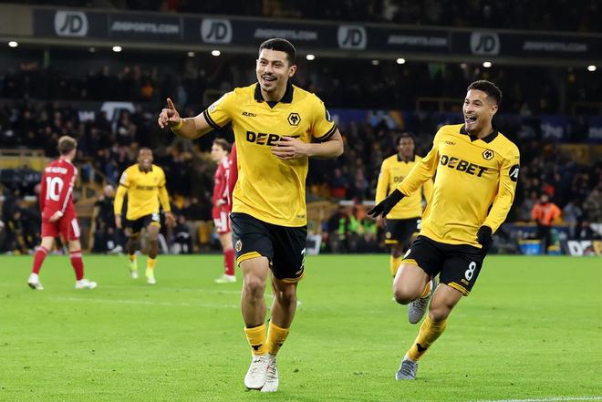 狼队2比1绝杀利物浦，英超史上首次彰显保级队威力，萨拉赫难救主