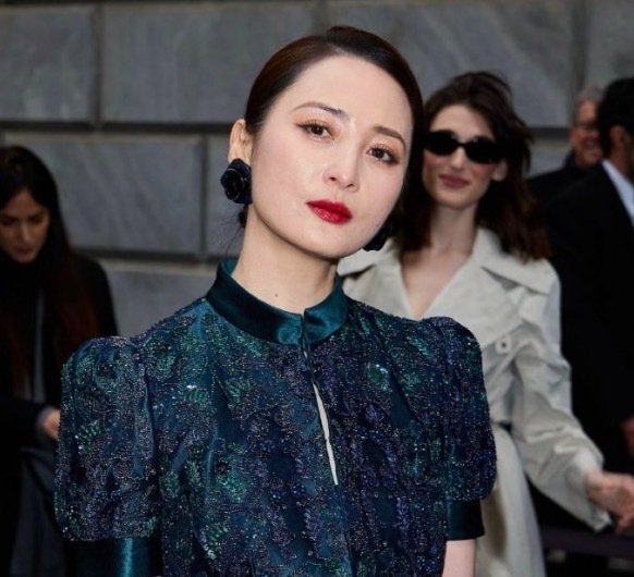 蒋勤勤扛住了G社镜头 网友高频使用“满50减20”