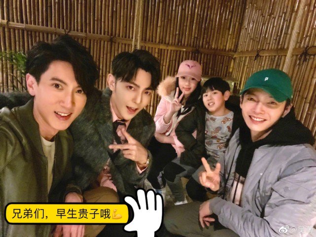 吴尊带家人与汪东城辰亦儒聚会,再喊飞轮海口号,满满回忆杀