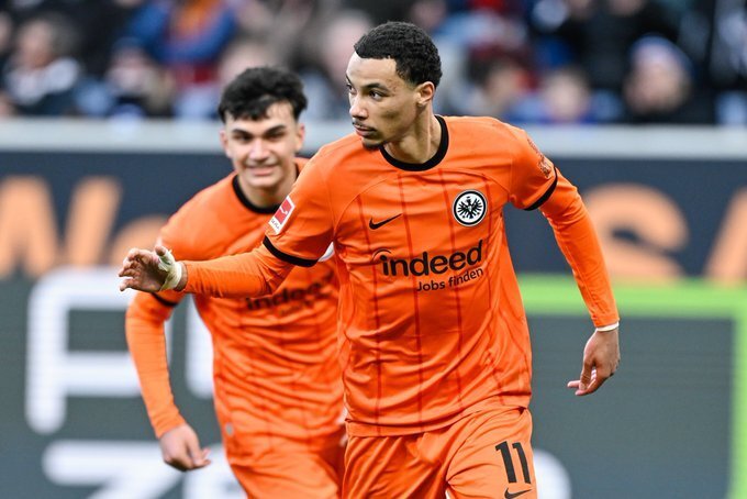 不愧“前锋工厂”:法兰克福新锋霸——从巴黎弃将到身价飙升一倍_新闻