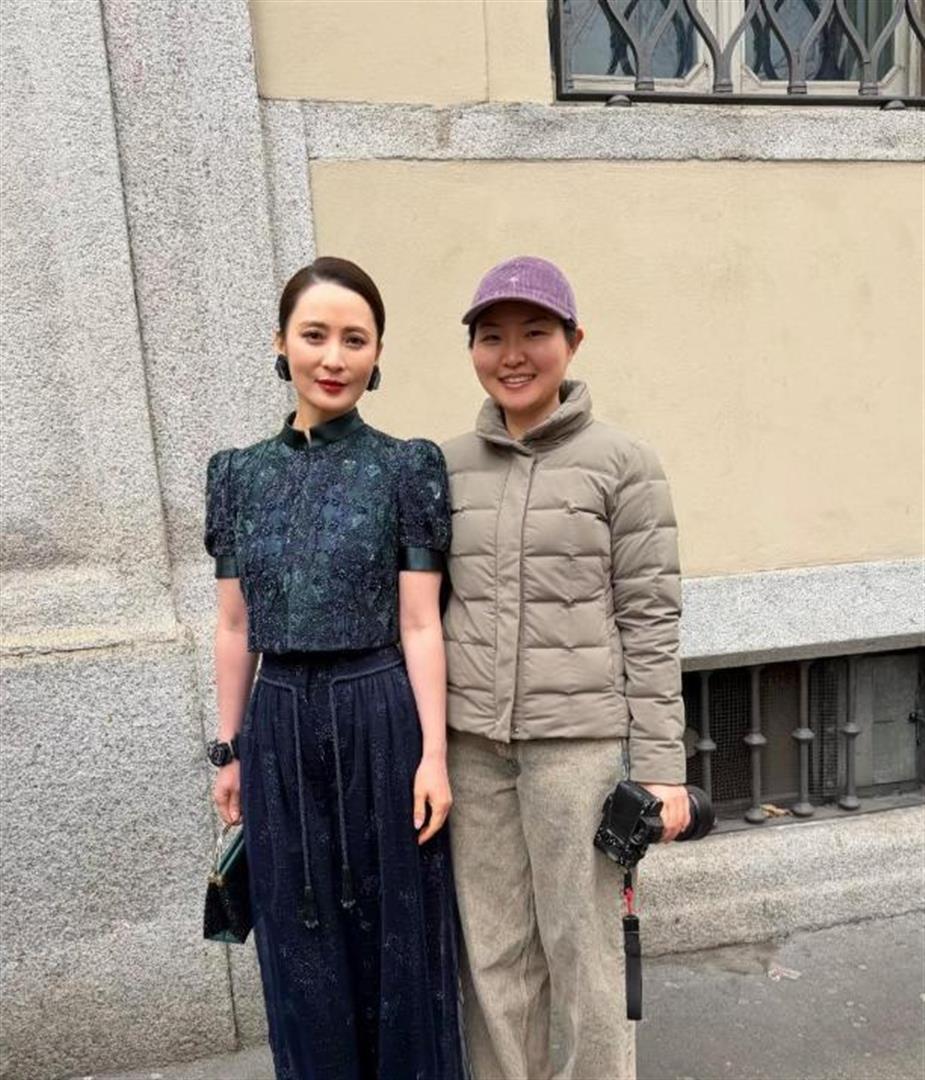 50岁蒋勤勤在意大利街头被偶遇,她的打扮好贵气,全身都是名牌货