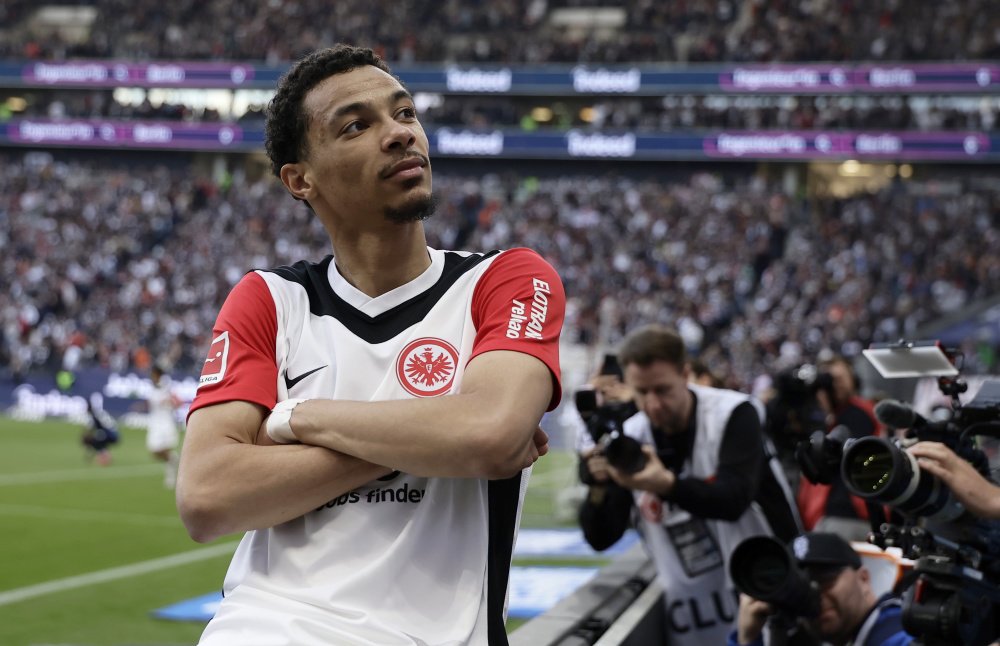 纽卡斯尔联有意引进埃基蒂克,法兰克福为其标价1亿欧元_新闻