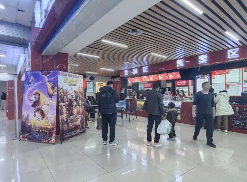 少了《哪吒2》的春节档,票房回归理性!《飞驰人生3》断层领先