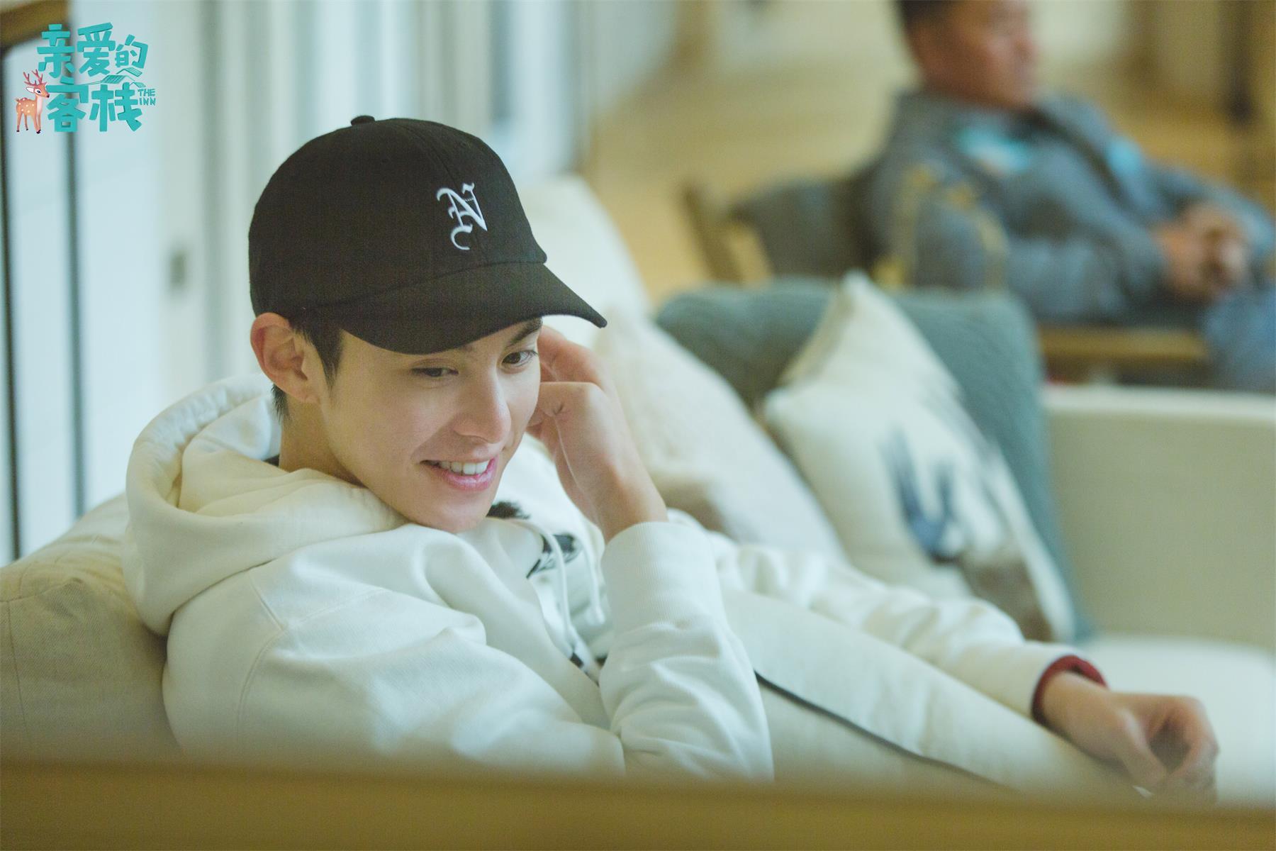 《亲爱的客栈》迎来住客高峰期 沈月武艺学铺床迎客_客房