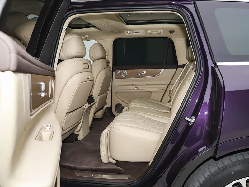 问界M9的座椅配置有哪些功能?