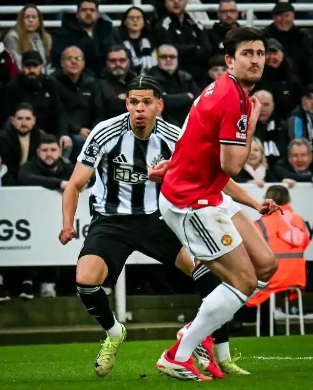 曼联1-2纽卡，11人踢10人被绝杀，输的一点不亏