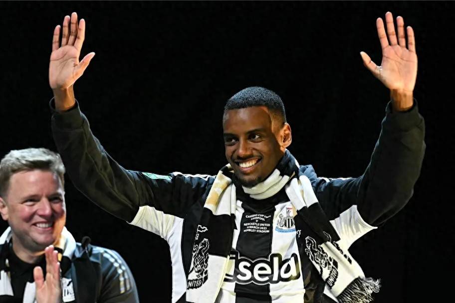 伊萨克发文告别纽卡斯尔,直言永远心怀感激!经纪人反唇相讥