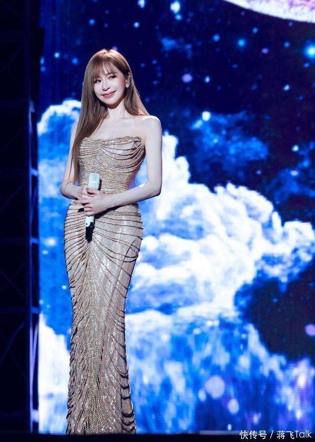 王心凌上海演唱会三日甜蜜狂欢, 十一套造型惊艳全场