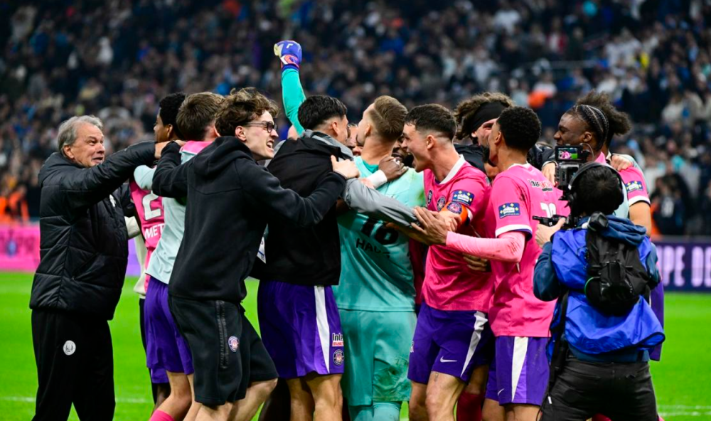 5-6！1-2！疯狂一夜，马赛爆冷出局，曼联惨遭绝杀，皇家社会进决赛