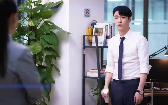 看到没有，到哪混，都要背后有人