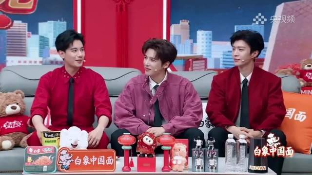 这也太养眼了！范丞丞、王安宇、胡先煦并肩坐，眼睛都看不过来了