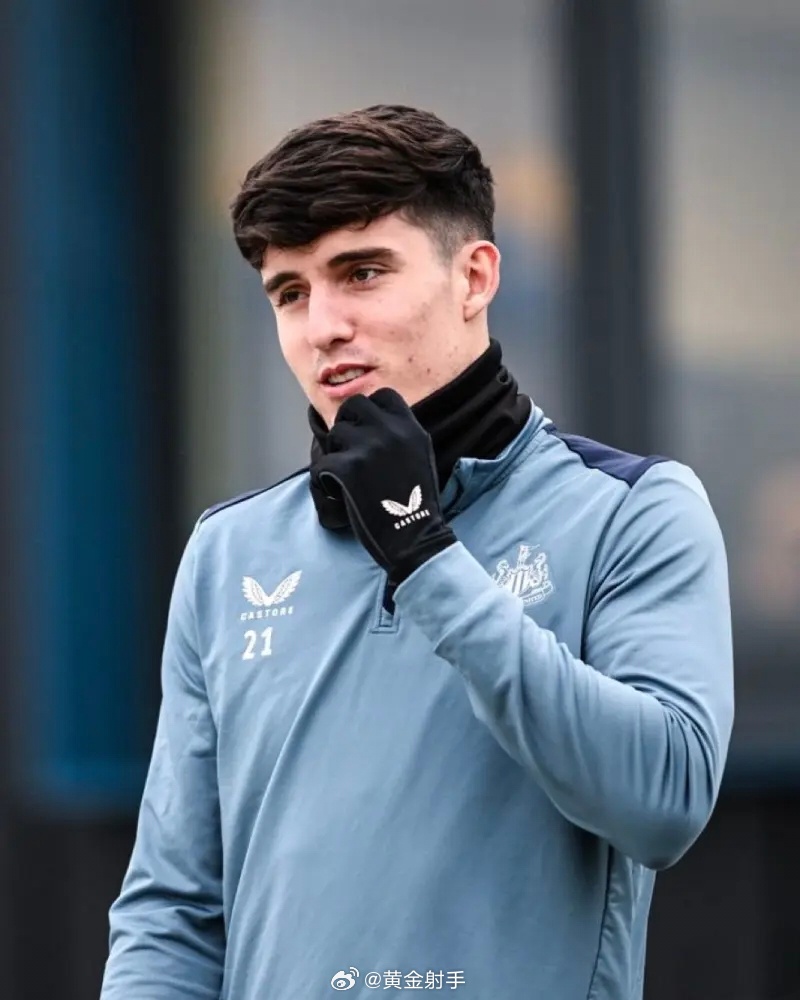 纽卡跟队记者透露利夫拉门托或加盟曼城