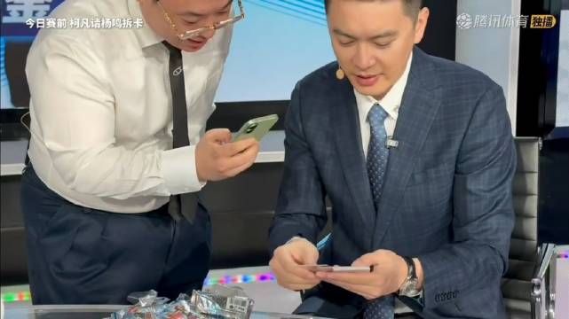 杨鸣赛前拆卡迅速获四位数值