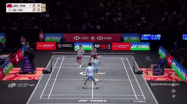 梁伟铿王昶三局力克李哲辉杨博轩，晋级全英赛次轮