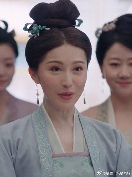 在这里演我逛街网购的精神状态呢？简直是在演我