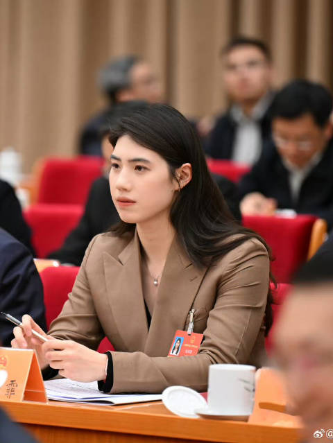 张雨霏鼓励年轻人勇敢试错，称先行者得