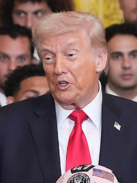 特朗普说梅西比贝利更出色，梅西表情亮了