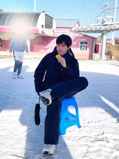 林一阿禅张静禅发文生活应有阳光鲜花温柔的你