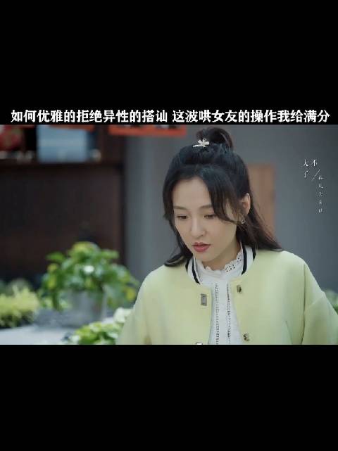 男子用膝盖按电梯键引热议