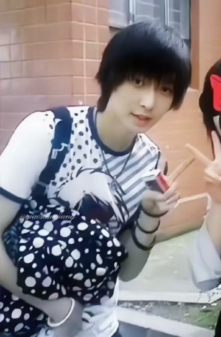 张艺兴还有哪些类似的早期造型或有趣名场面被网友考古？